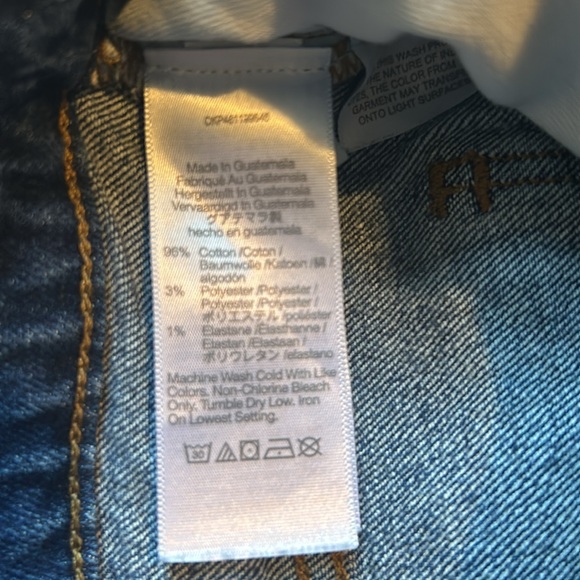 Madewell High-Rise Denim Shorts in Onaway
Wash Size 27 - Picture 11 of 11